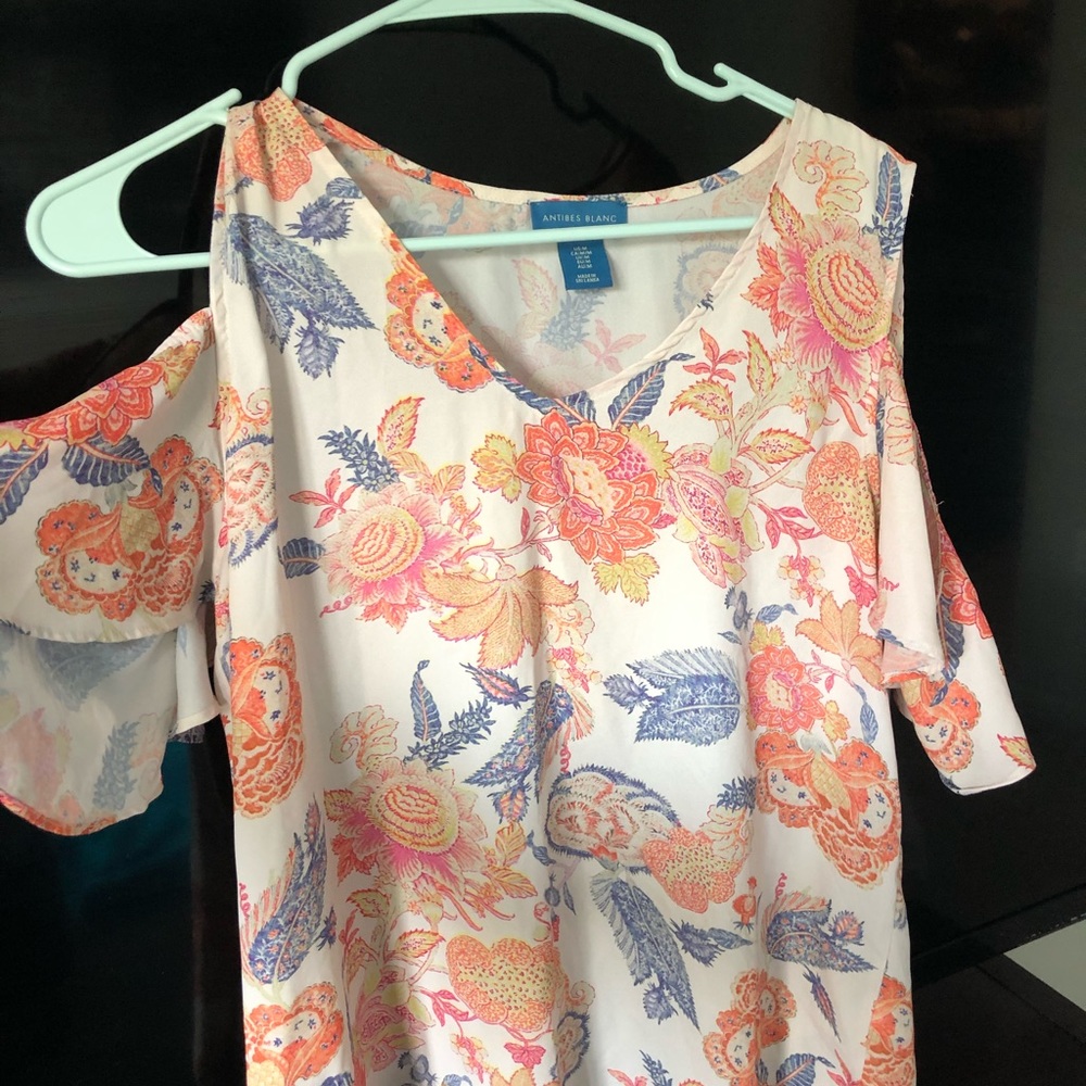 Open shoulder top